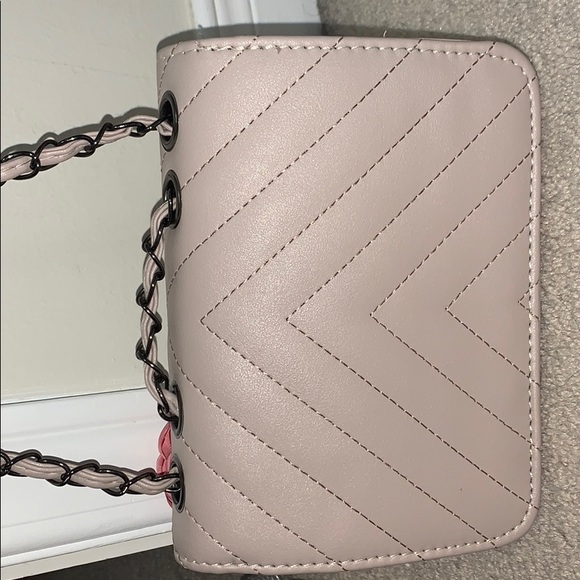 Baby Pink bag With Flowers - Picture 3 of 6